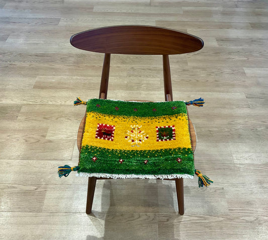 ギャッベ 44cm x 40cm Z1782