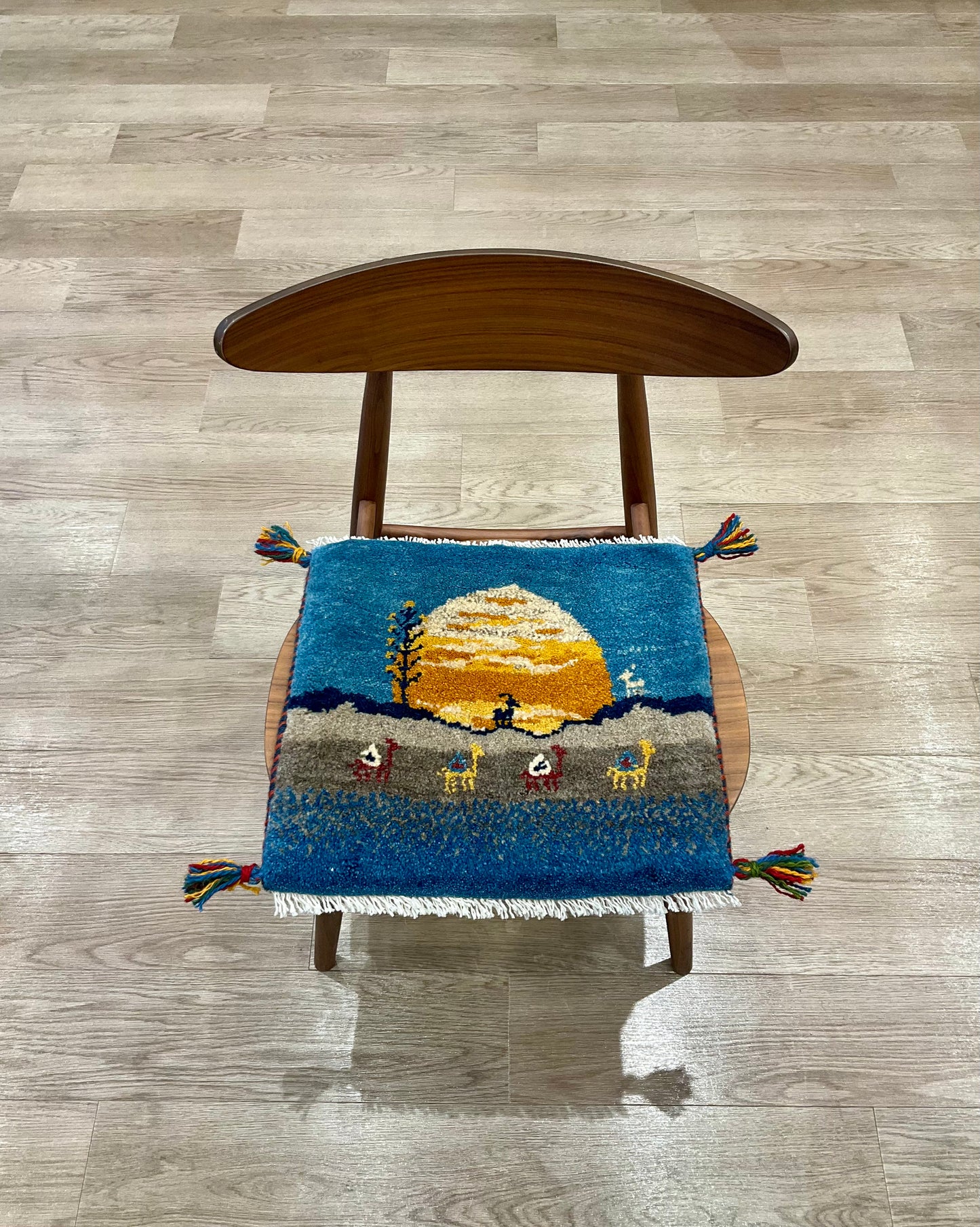 ギャッベ 43cm x 41cm Z779