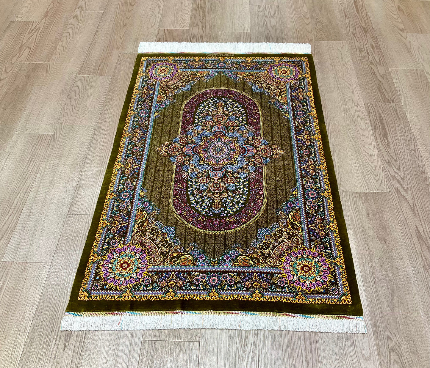 クム   モハンマディバナ工房 123cm x 81cm JM75