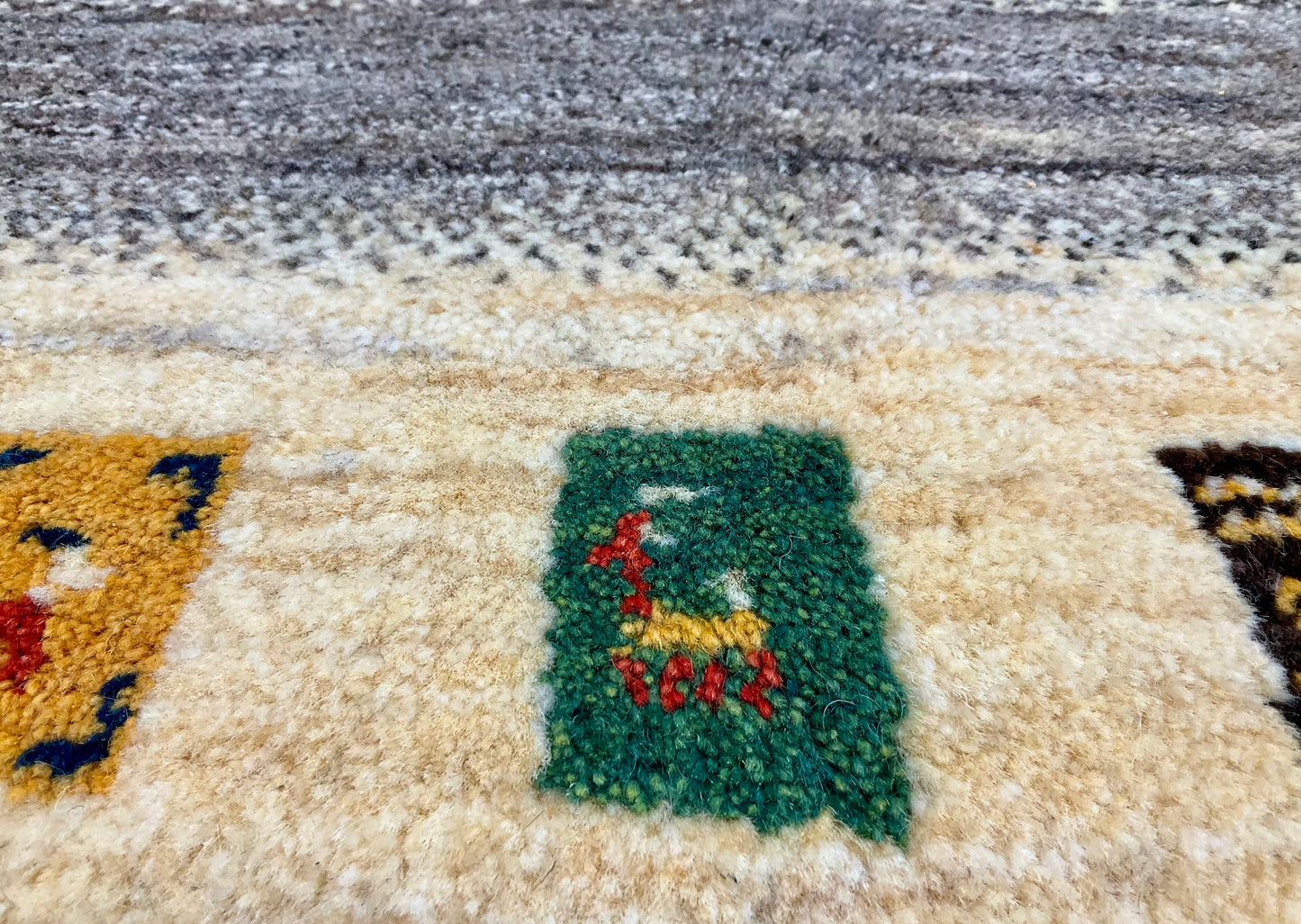 ギャッベ  193cm x 153cm RJ9366