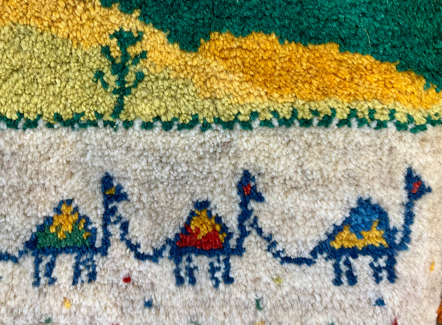 ギャッベ 42cm x 38cm Z436