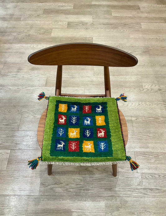 ギャッベ 42cm x 40cm Z1796