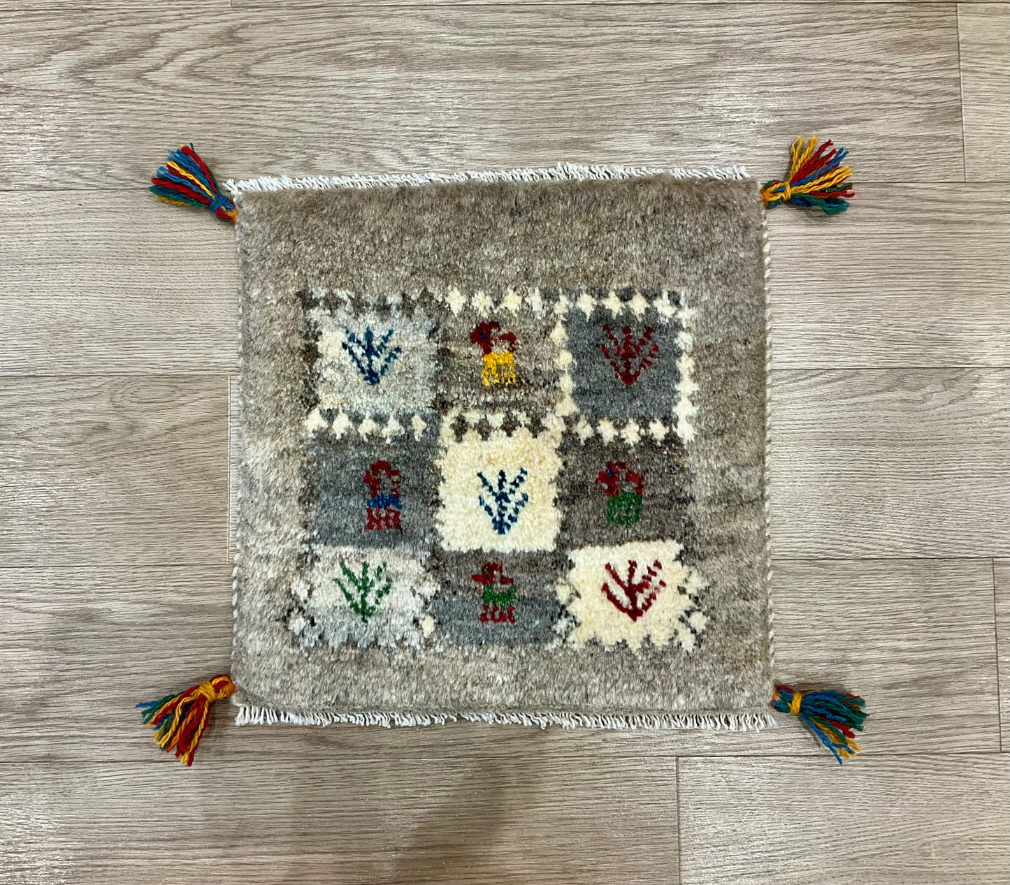 ギャッベ 42cm x 42cm Z1609