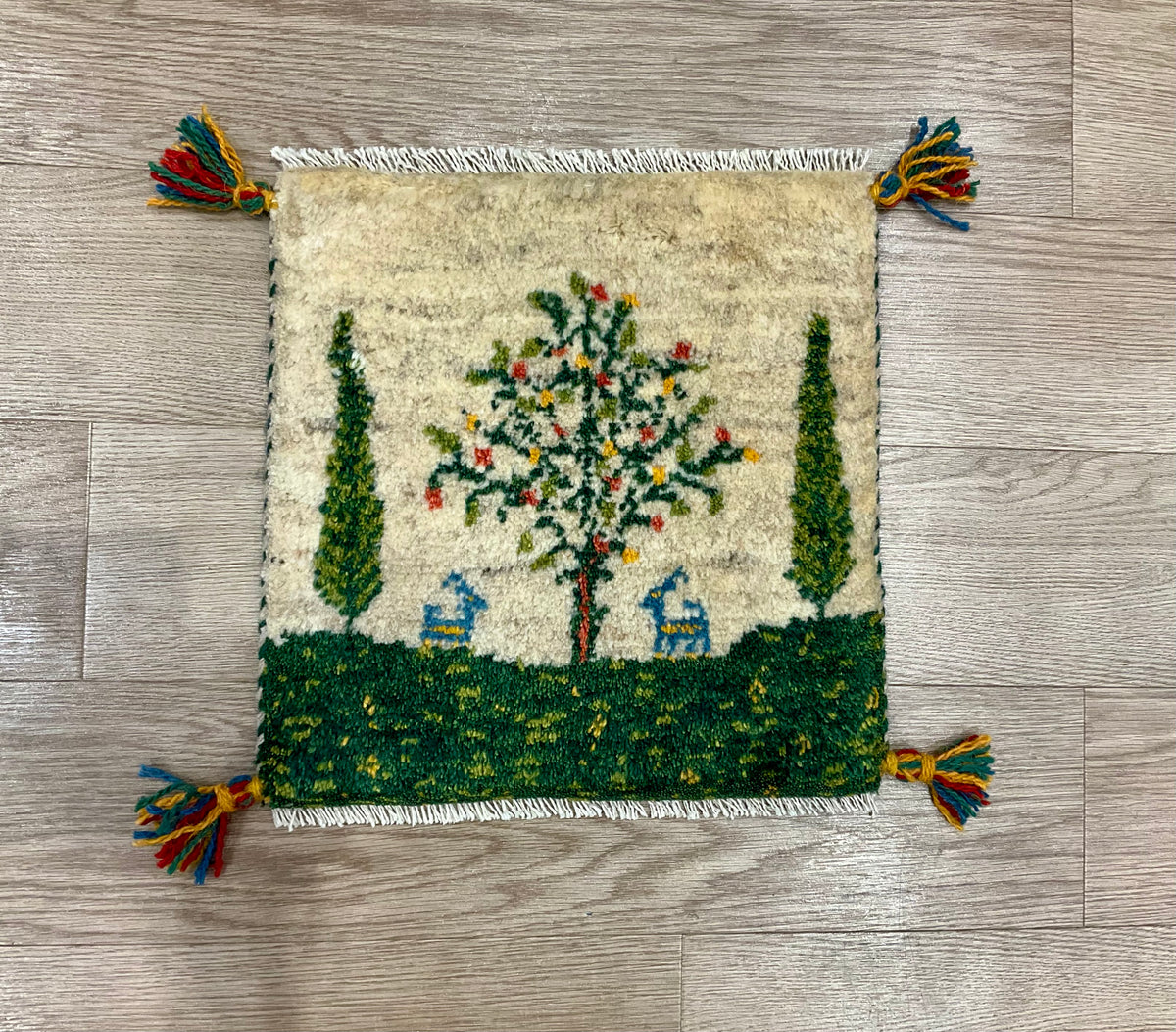 【福岡店】ギャッベ 37cm x 38cm Z3692