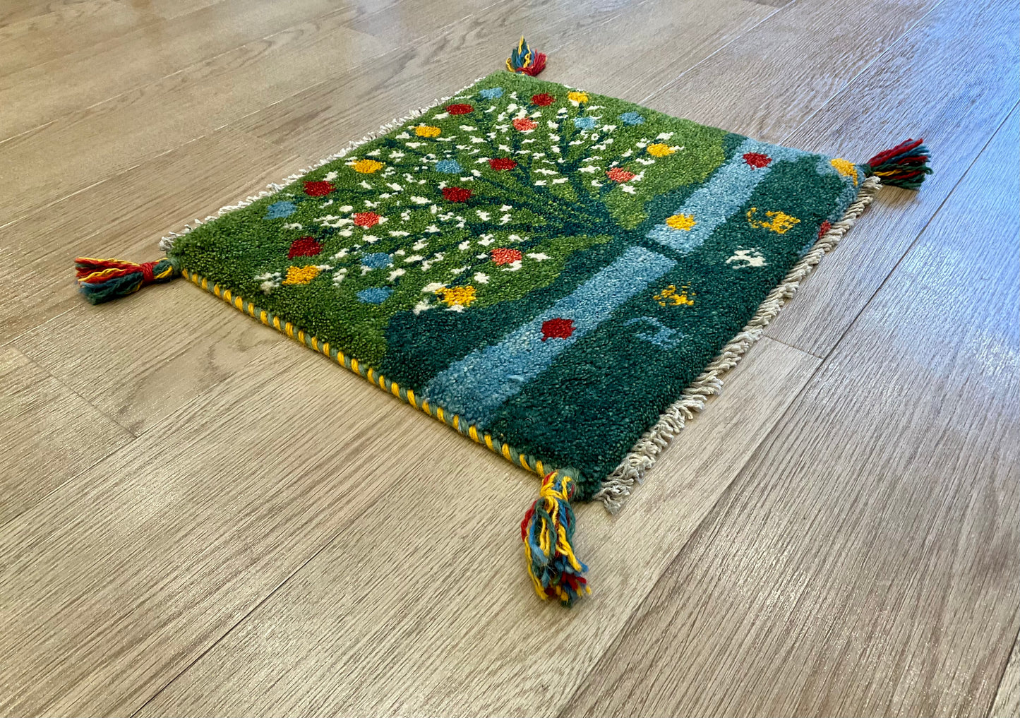 ギャッベ 42cm x 40cm T6323