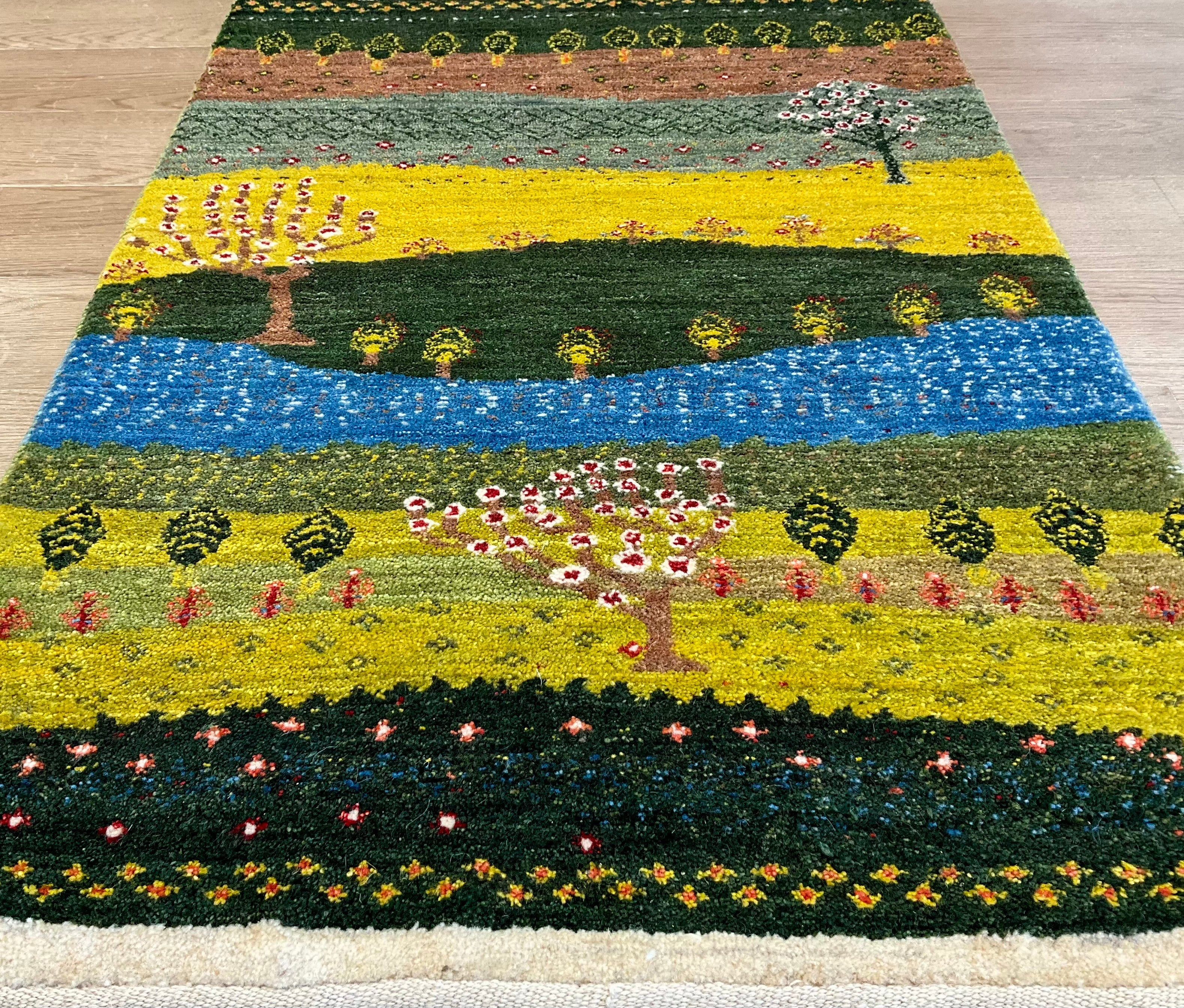 OLD ギャッベ カシュクリ　123×92cm ペルシャギャッベ／カシュクリ 『一本杉の丘』 | 千代田ラグス
