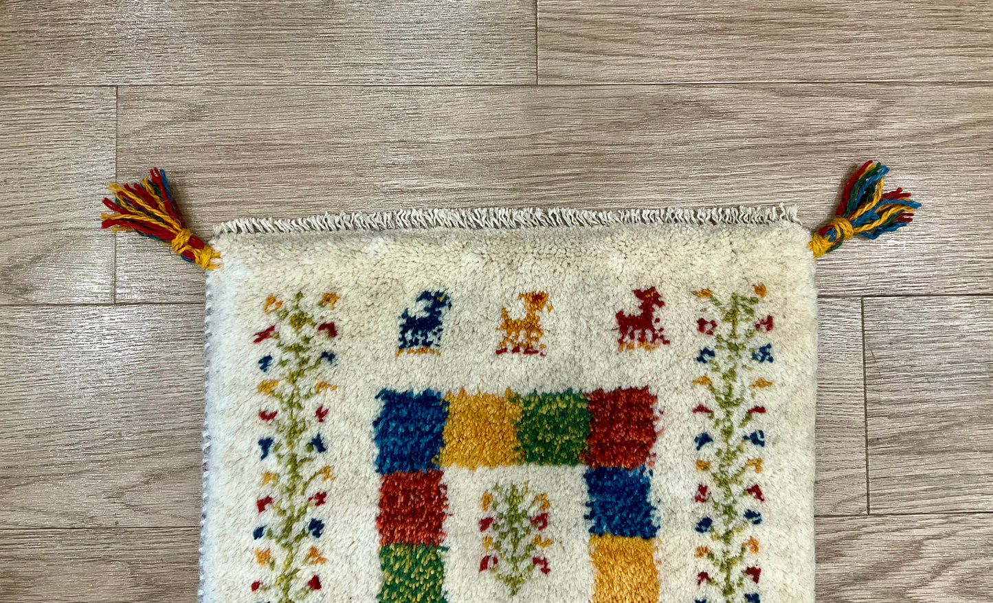 ギャッベ 42cm x 40cm Z1272