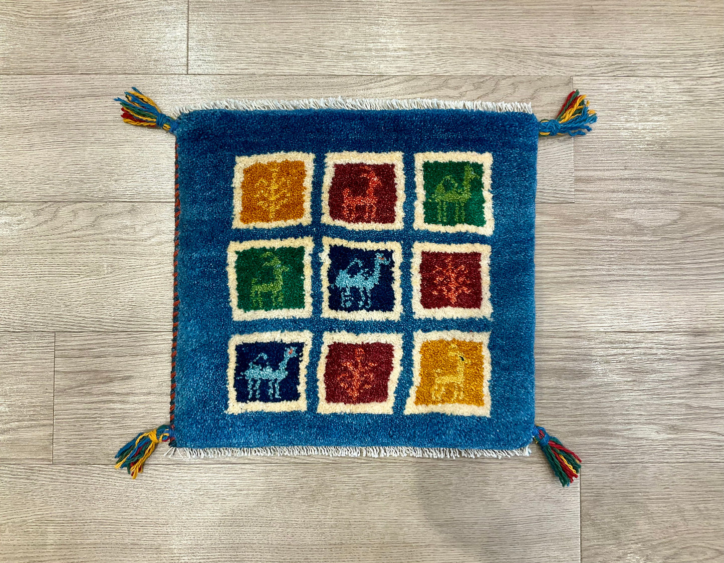 ギャッベ 42cm x 39cm T9863