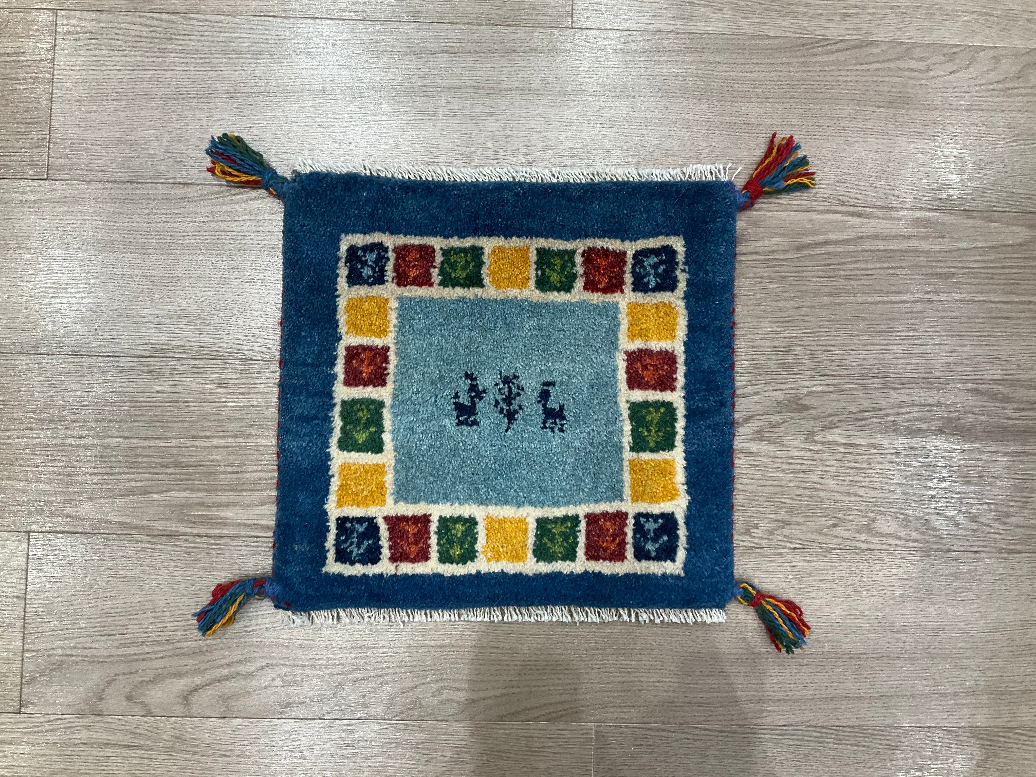 ギャッベ 40cm x 38cm Z841 – ペルシャ絨毯専門店 ペルシャンパトリス