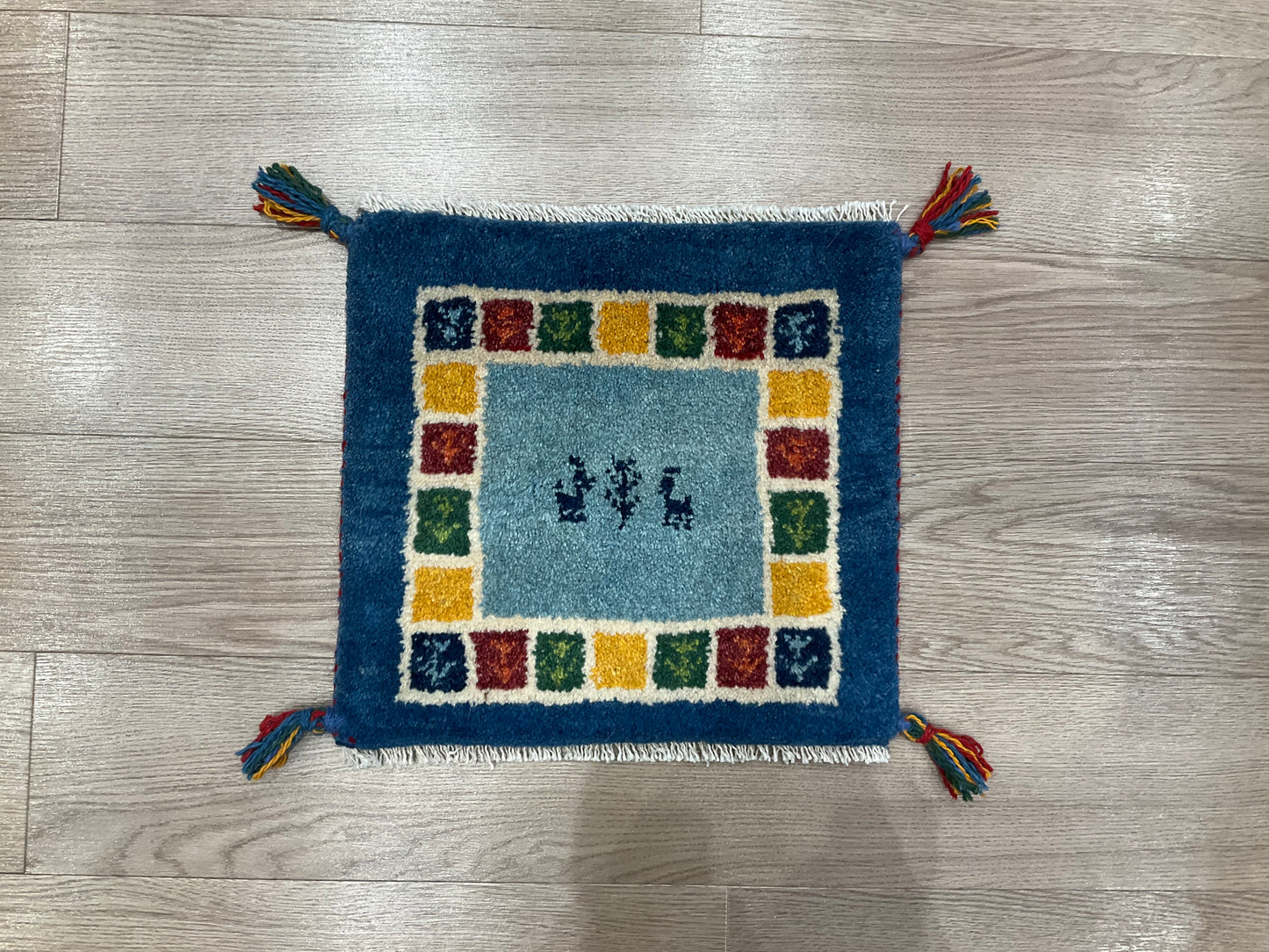 ギャッベ 40cm x 38cm Z841