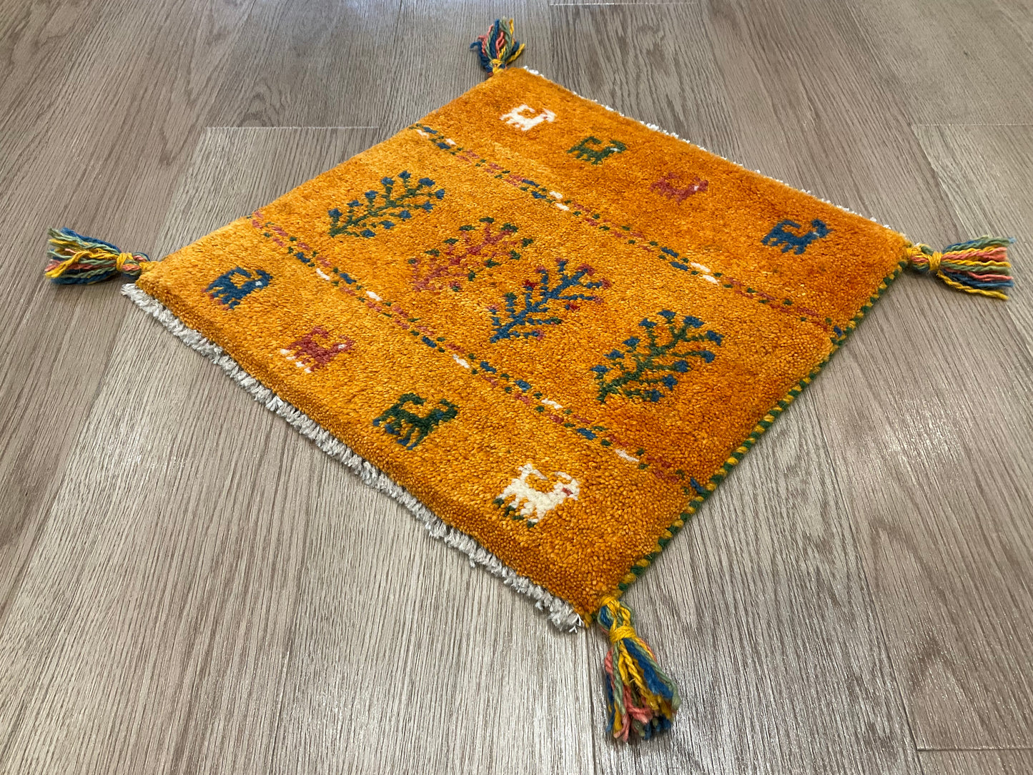 ギャッベ 40cm x 40cm AJ25938