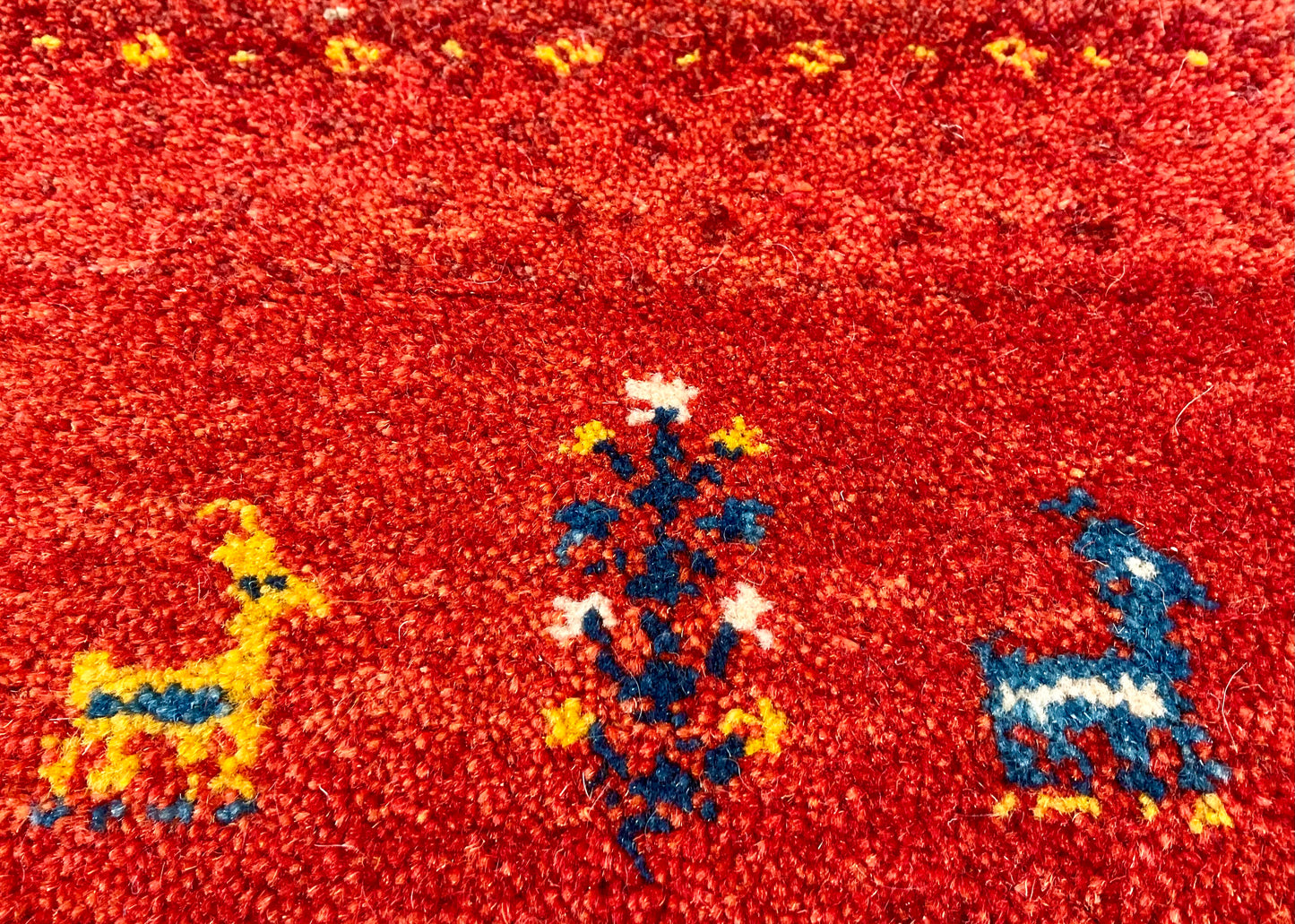 ギャッベ 41cm x 43cm Z2062