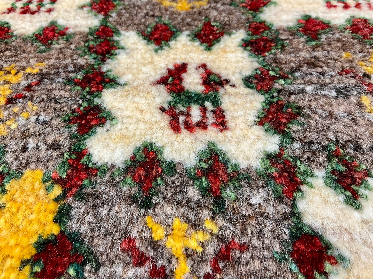 ギャッベ 40cm x 38cm Z1714