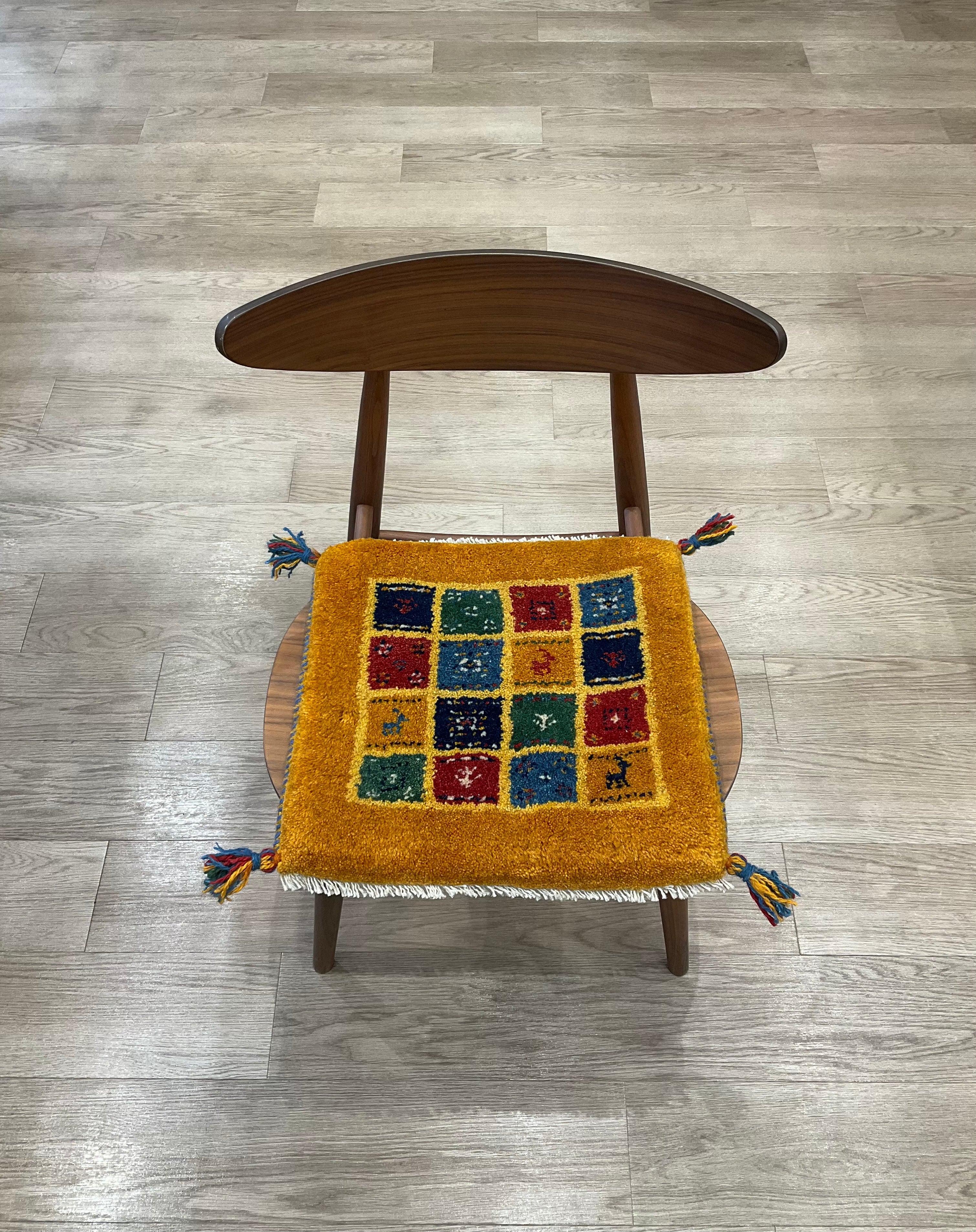 手織りペルシャギャッベ チェアマット 42cm カシュクリイラン シラーズ産 手織りペルシャギャッベ チェアマット 42cm カシュクリイラン シラーズ