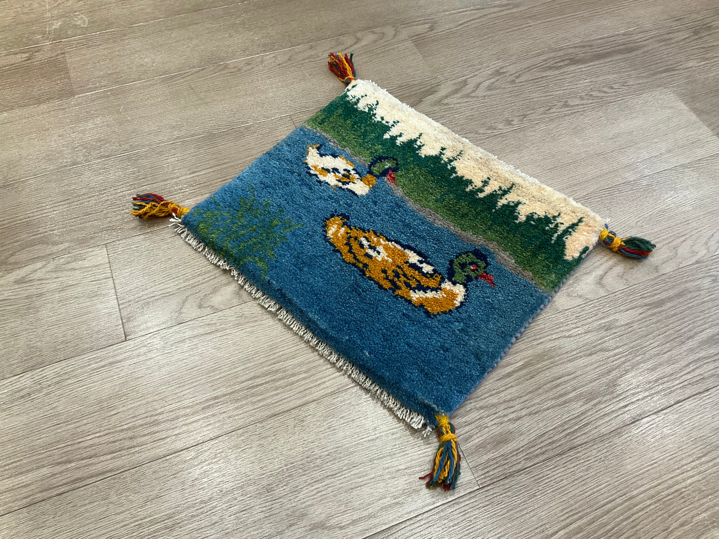 ギャッベ 44cm x 39cm Z827