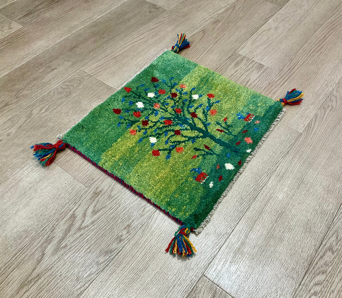 【福岡店】ギャッベ 42cm x 39cm Z3034