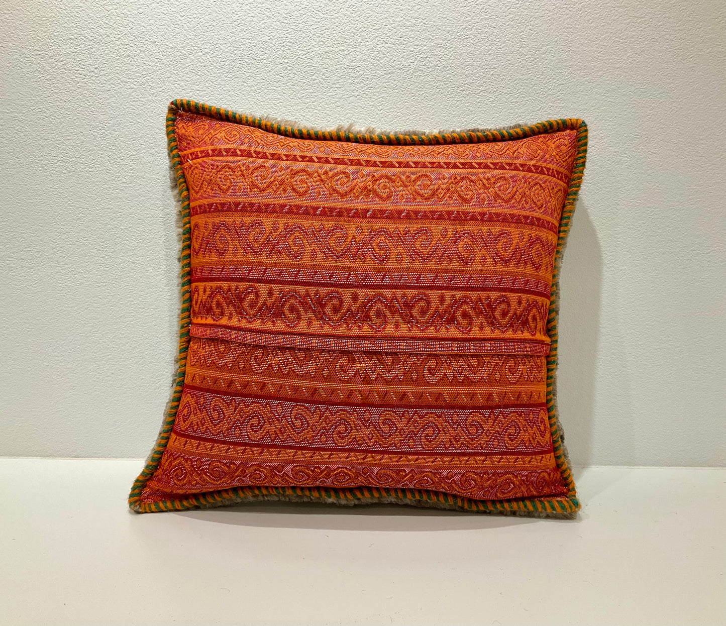 ギャッベクッション 40cm x 39cm AJ14645