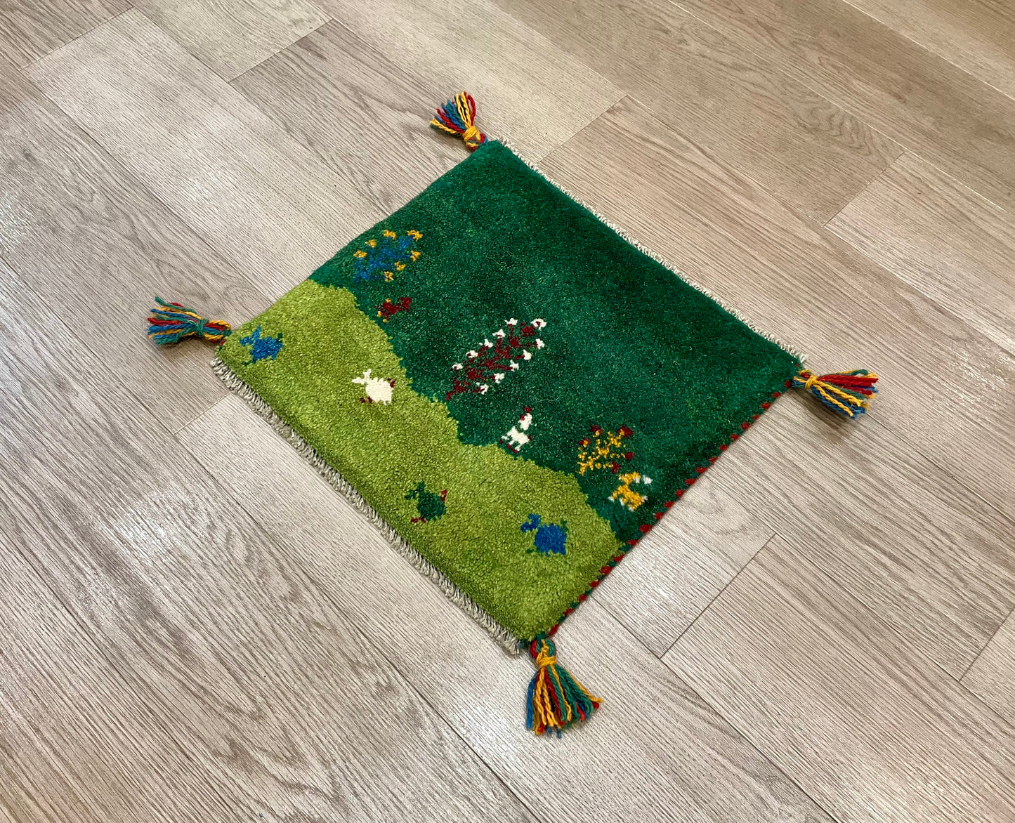 ギャッベ 40cm x 37cm Z1917