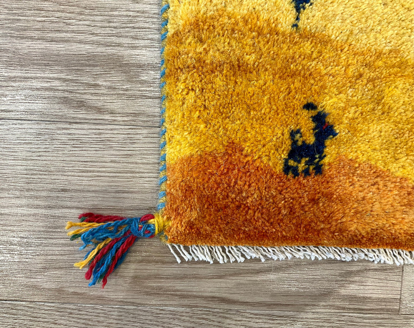 ギャッベ 43cm x 40cm Z1075