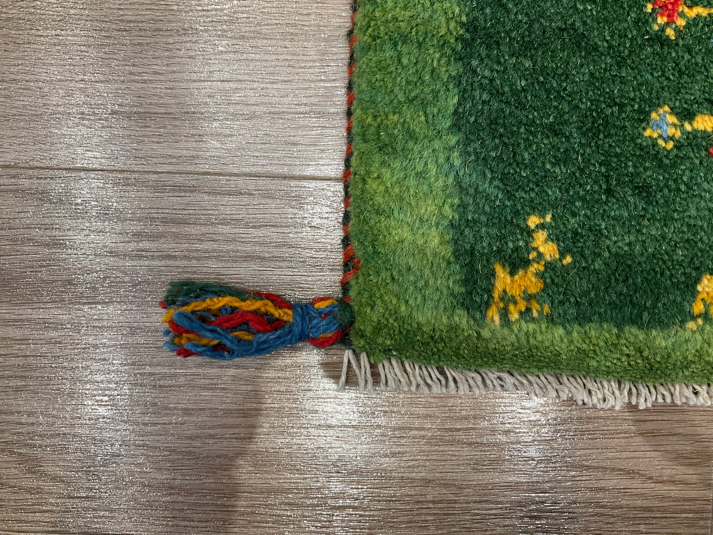 ギャッベ 40cm x 37cm Z921