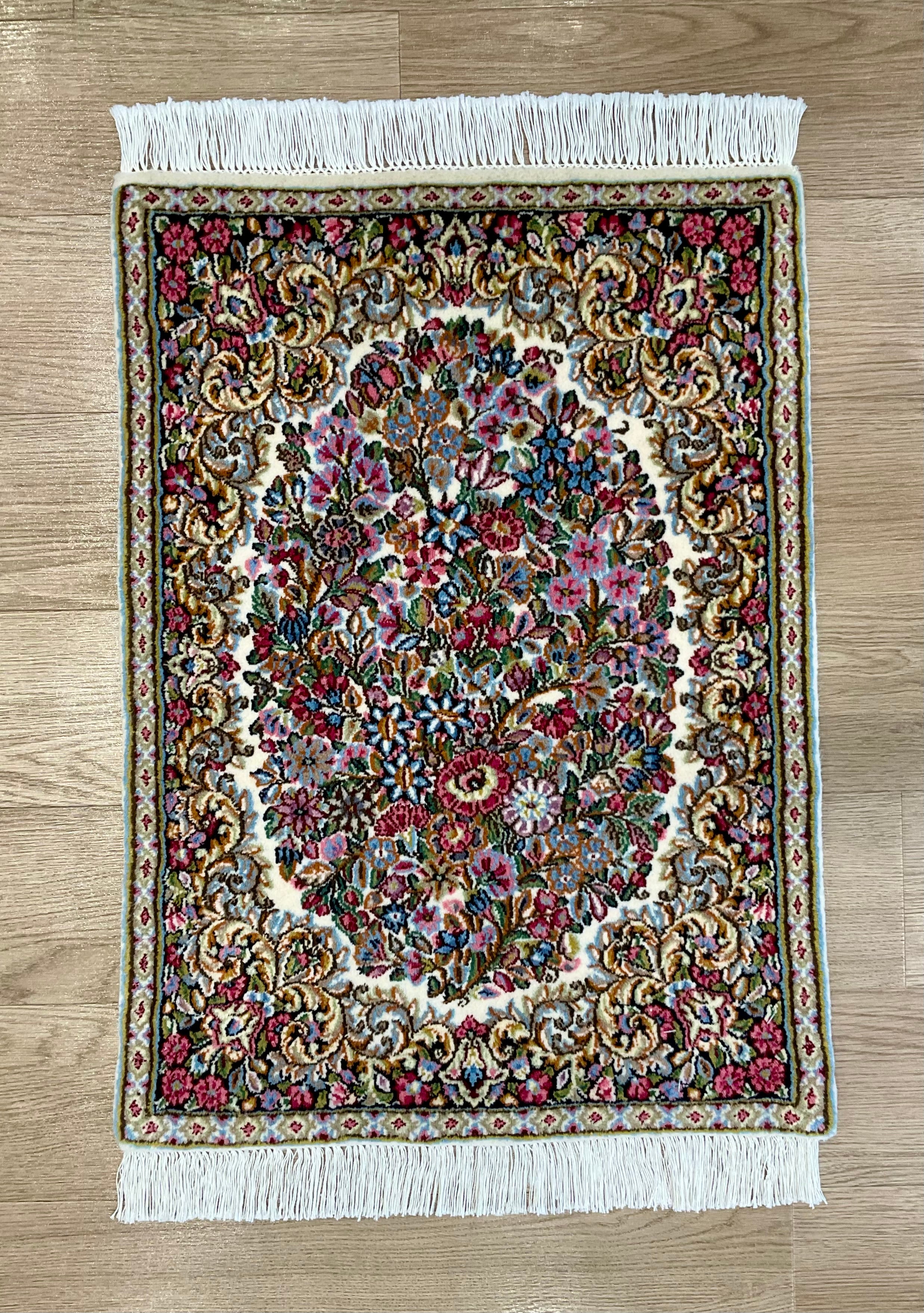 オールド ケルマン産 シルク入り ペルシャ絨毯 92×62cm トルクメン産 オールドシルク絨毯 Size:176×112 | 大阪・豊中市