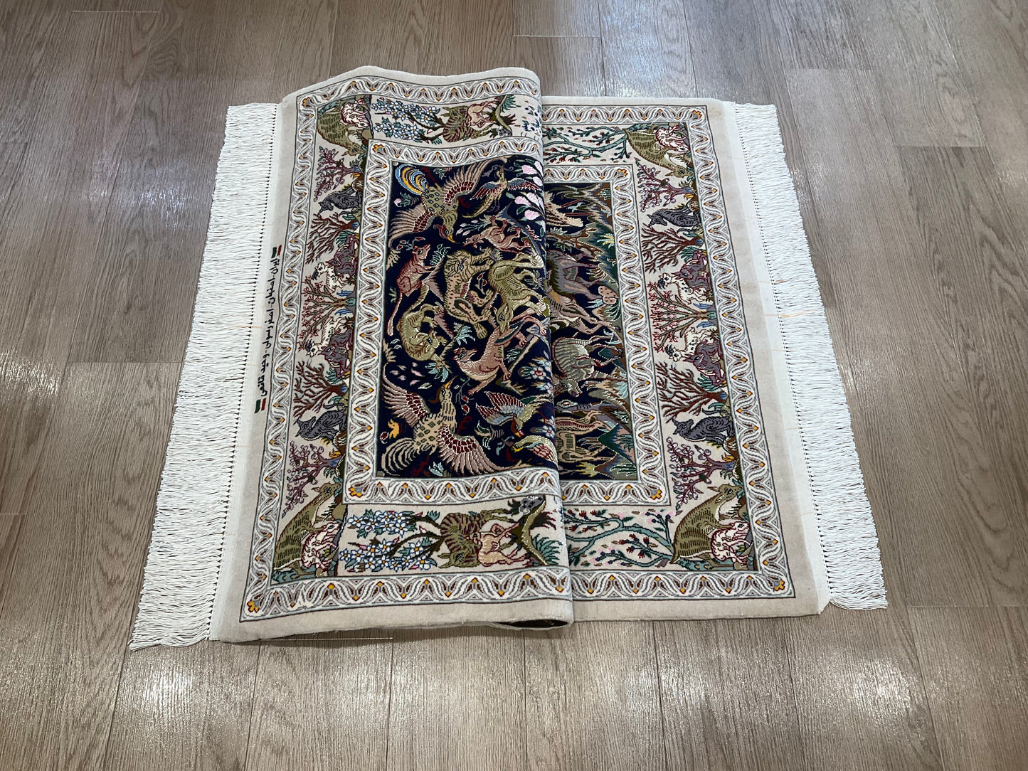 イスファハン バーネイ工房 138cm x 85cm A22619