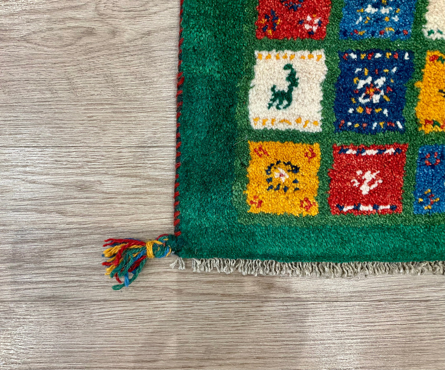 ギャッベ 43cm x 41cm Z1908