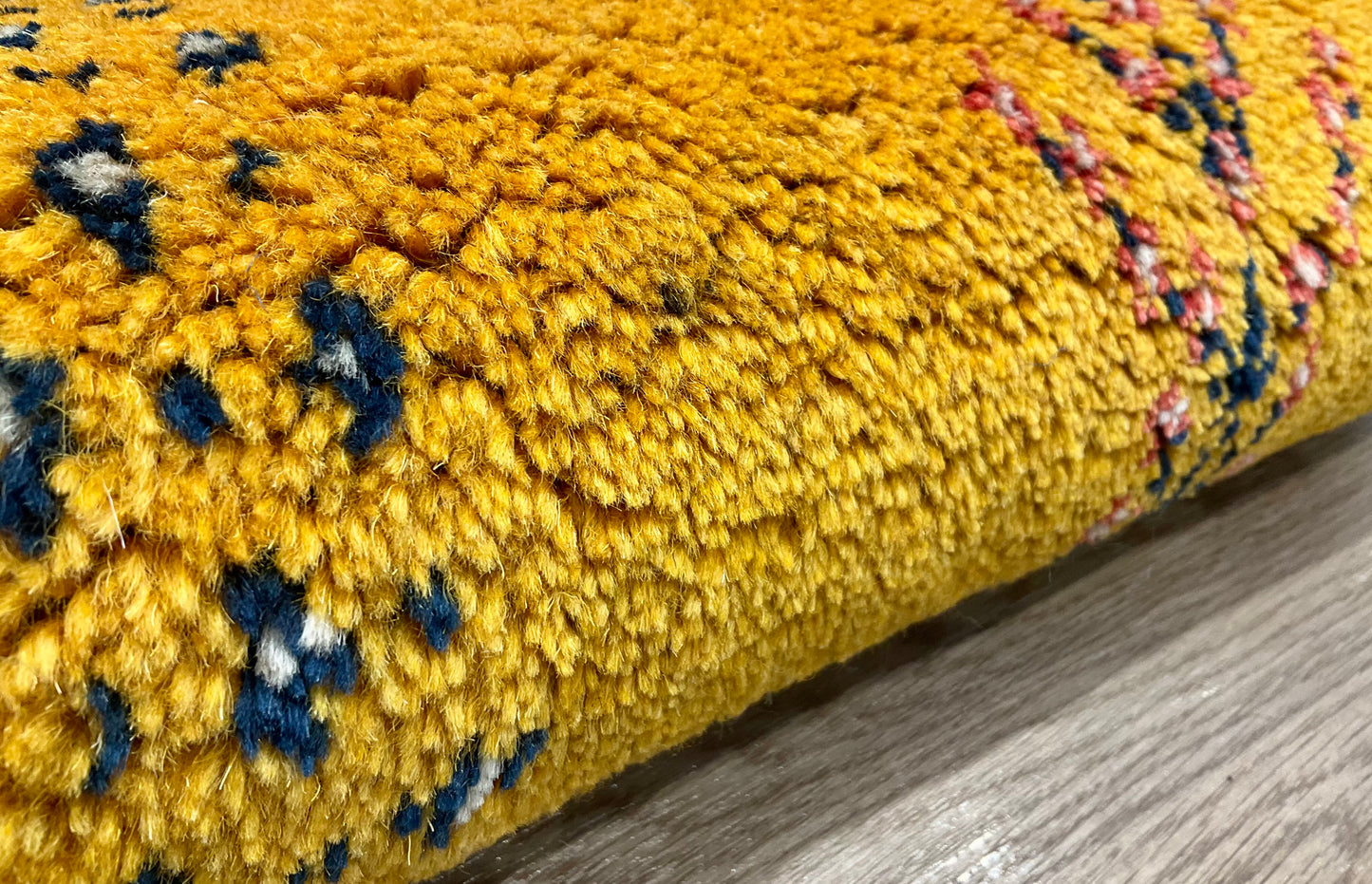 ギャッベ 43cm x 41cm Z1748