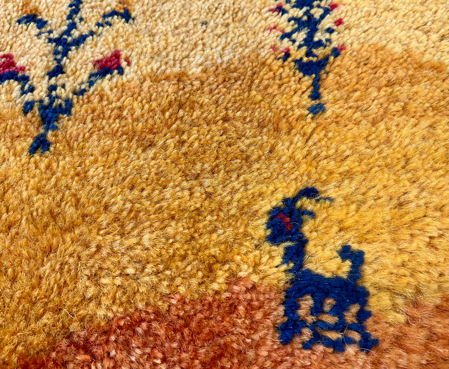 ギャッベ 43cm x 40cm Z1075