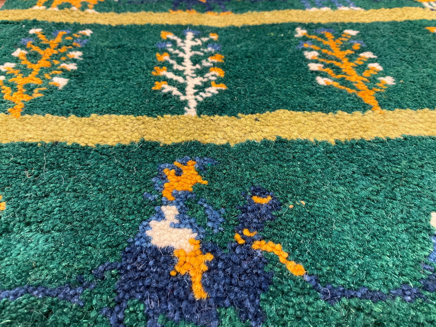 ギャッベ 44cm x 40cm Z752