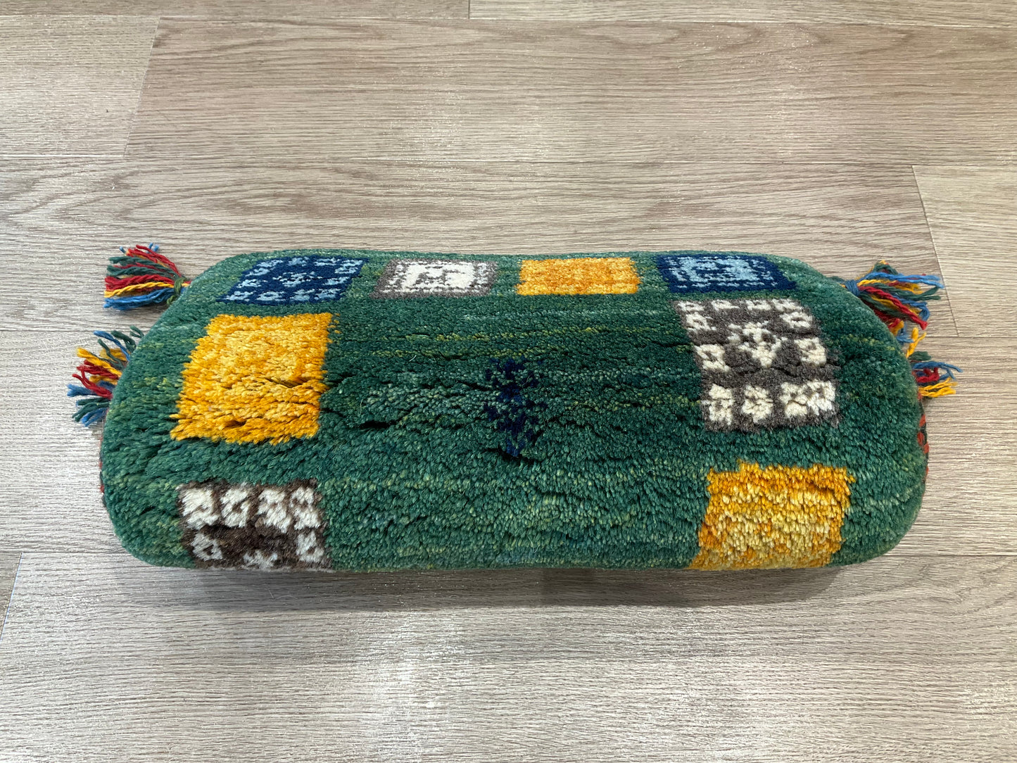 ギャッベ 42cm x 39cm Z875