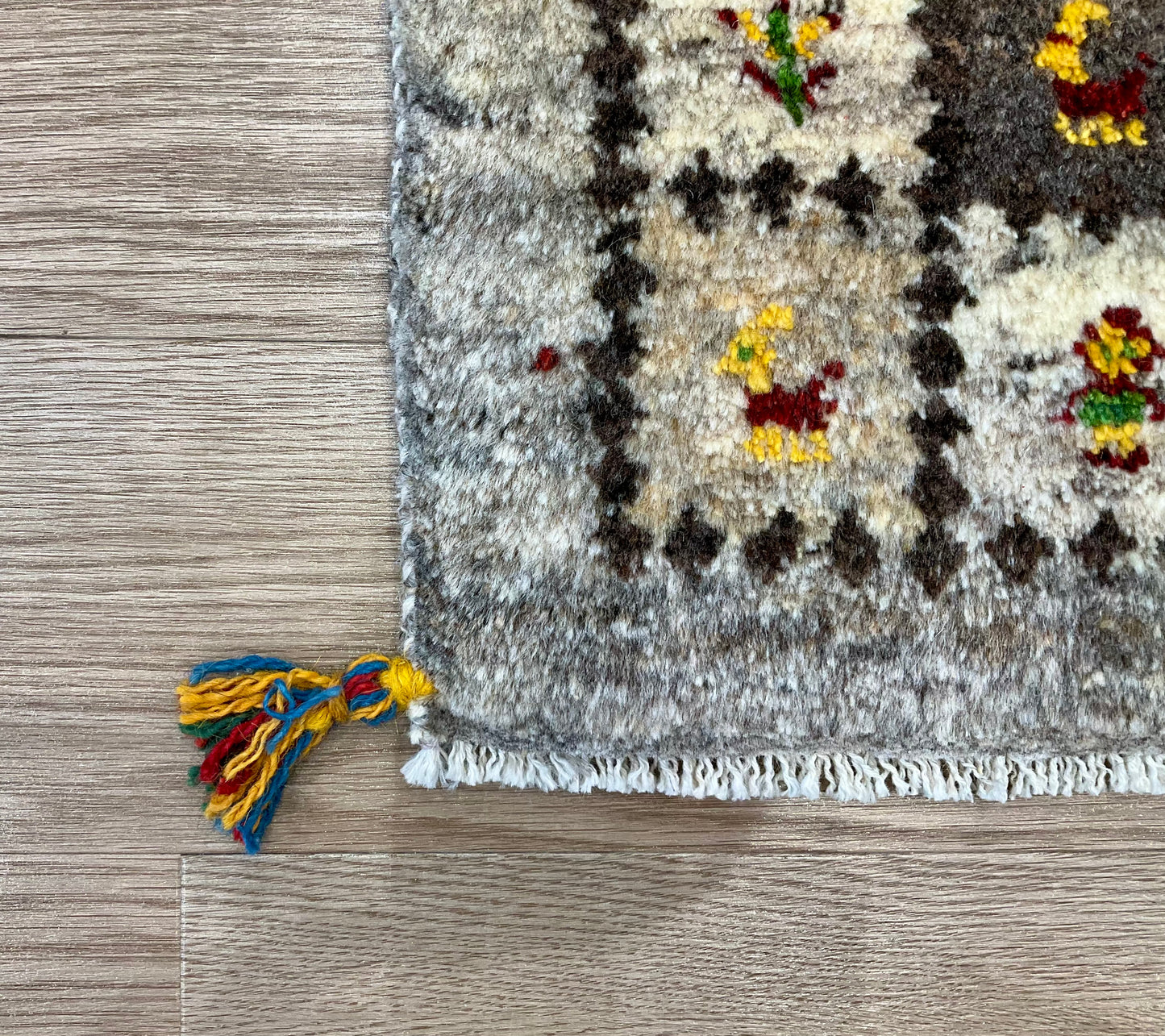 ギャッベ 43cm x 40cm Z1701