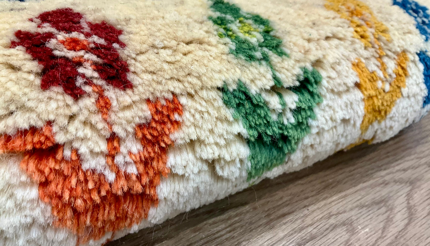 ギャッベ 43cm x 37cm Z1299