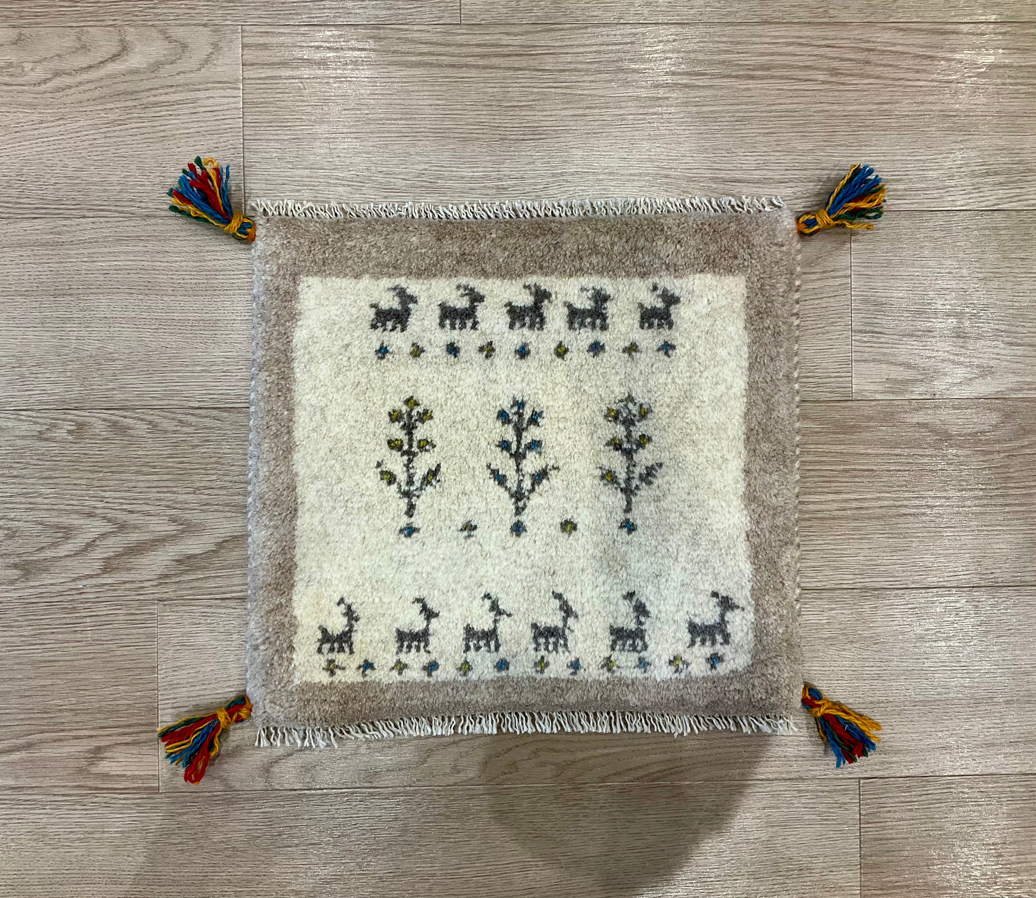 ギャッベ 44cm x 40cm Z1467 – ペルシャ絨毯専門店 ペルシャンパトリス