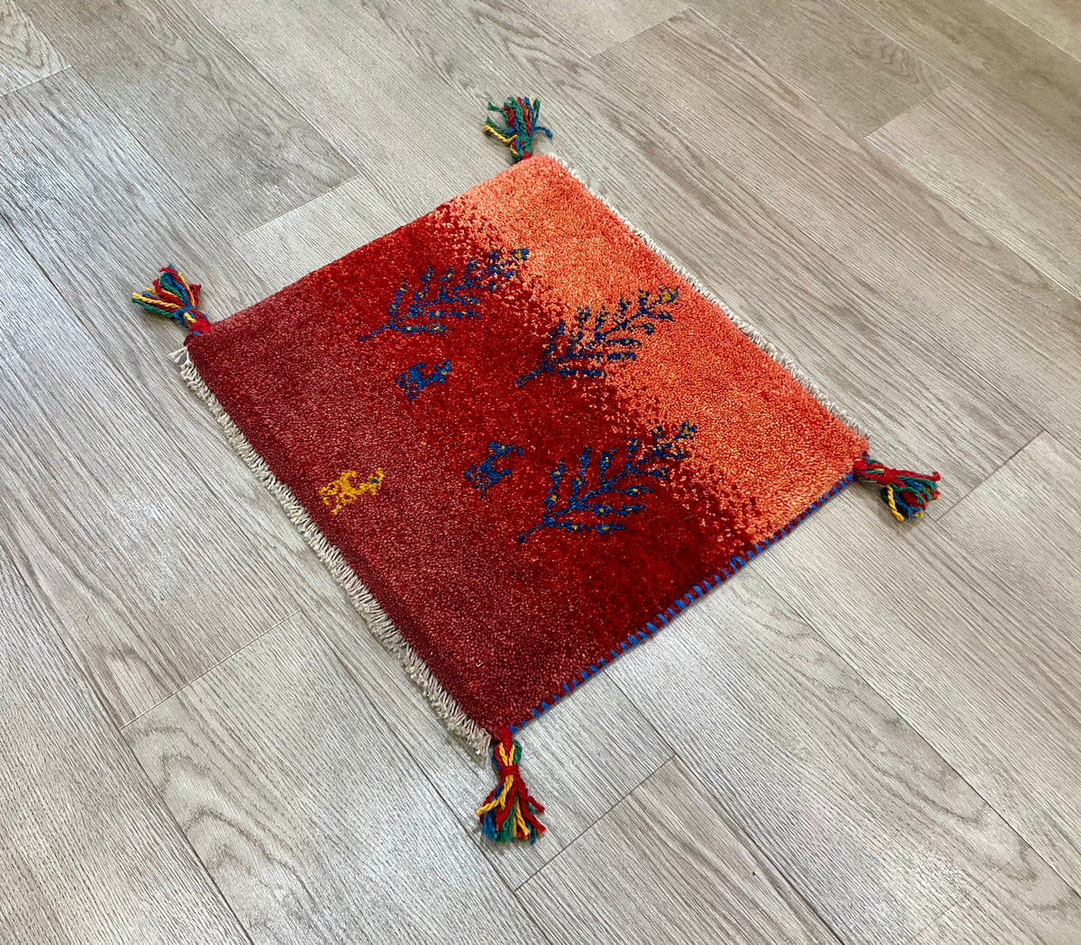 【福岡店】ギャッベ 44cm x 41cm Z3379