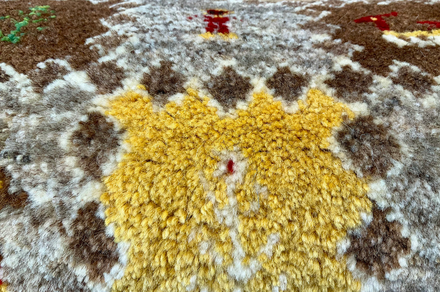 ギャッベ 43cm x 42cm Z1608