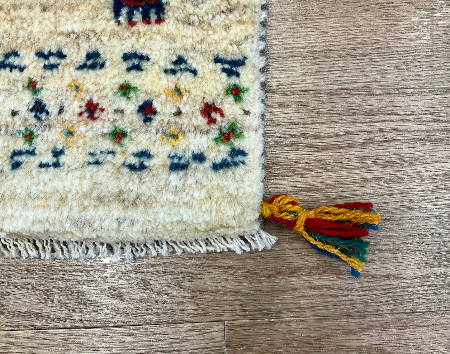 ギャッベ 42cm x 39cm Z1825