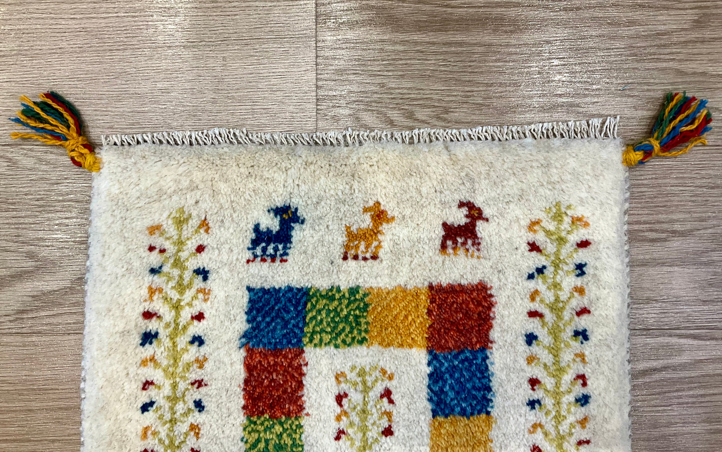 ギャッベ 44cm x 40cm Z1409