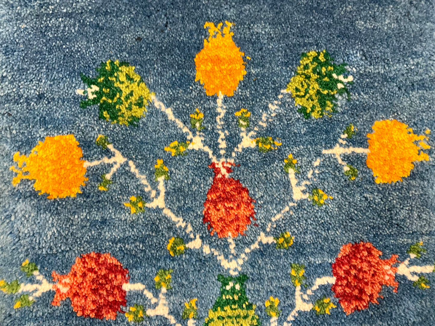 ギャッベ 42cm x 40cm Z1951