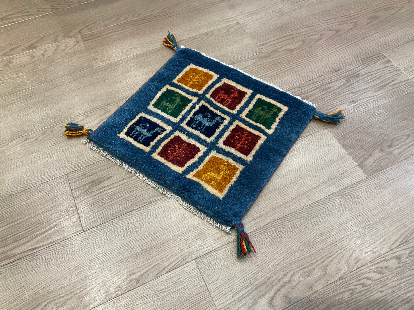 ギャッベ 42cm x 39cm T9863