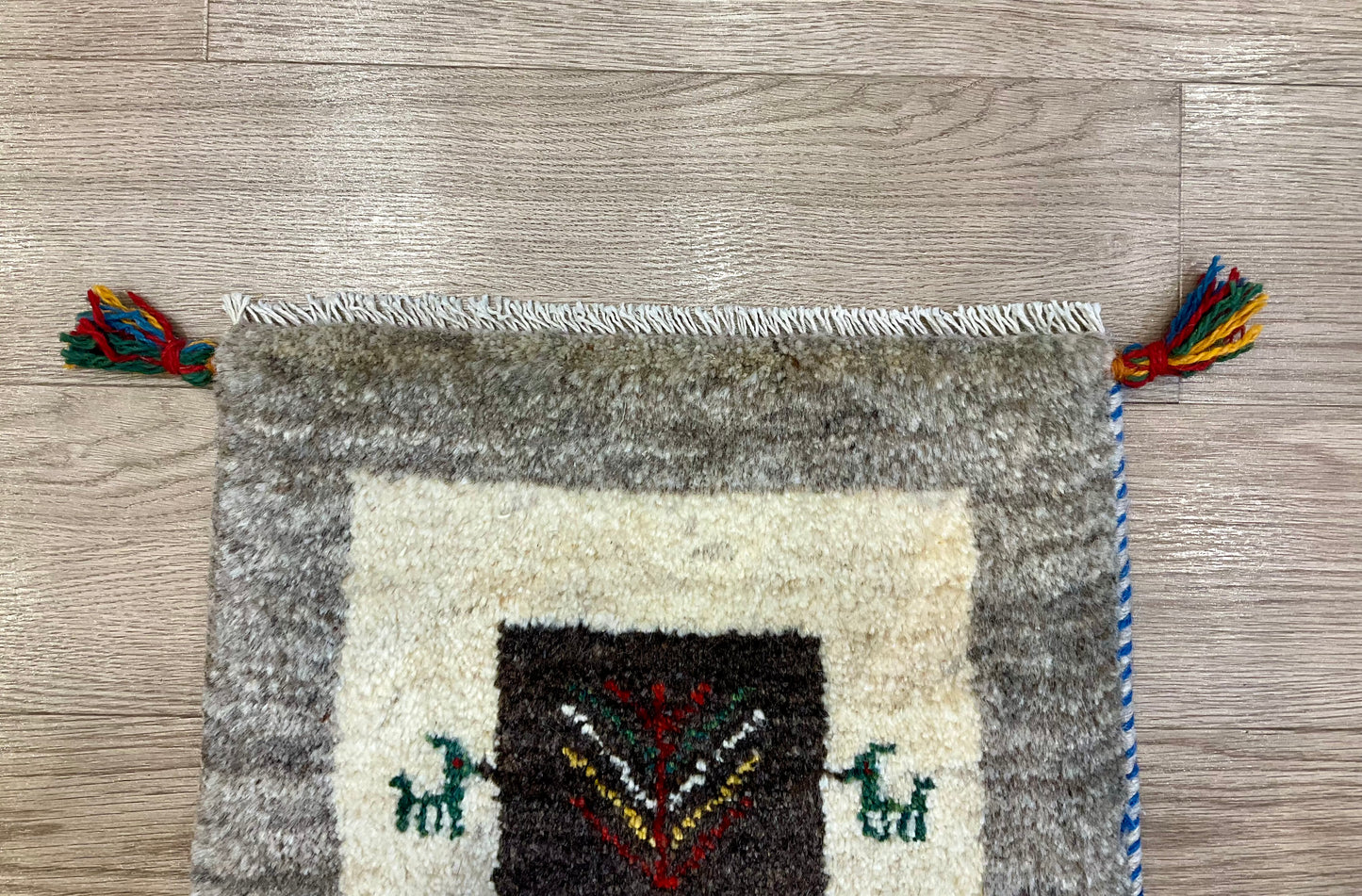 ギャッベ 42cm x 39cm Z1147