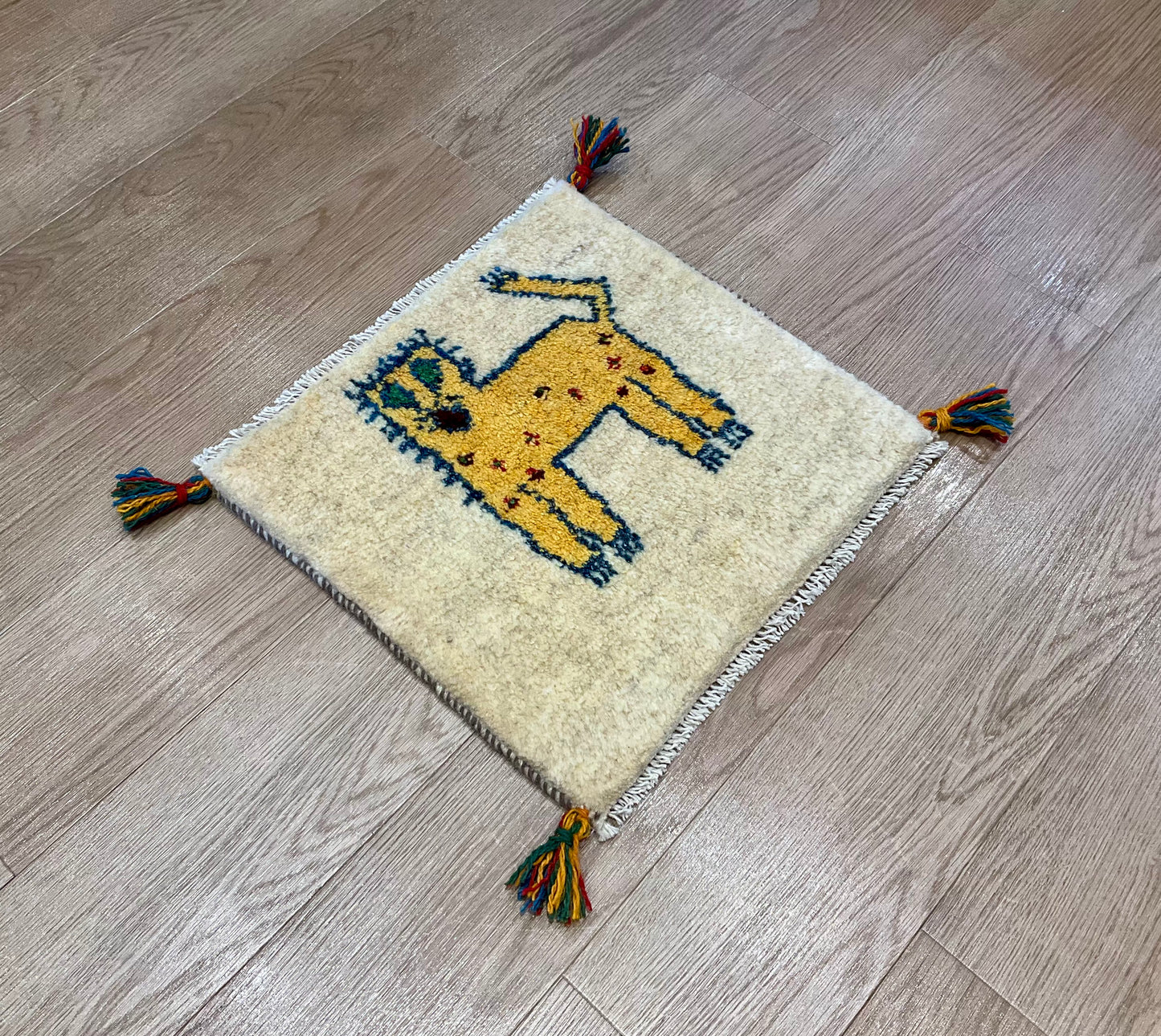 ギャッベ 43cm x 40cm Z170