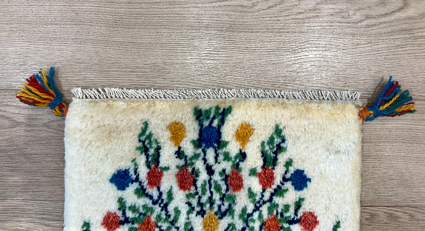 ギャッベ 41cm x 40cm Z1496