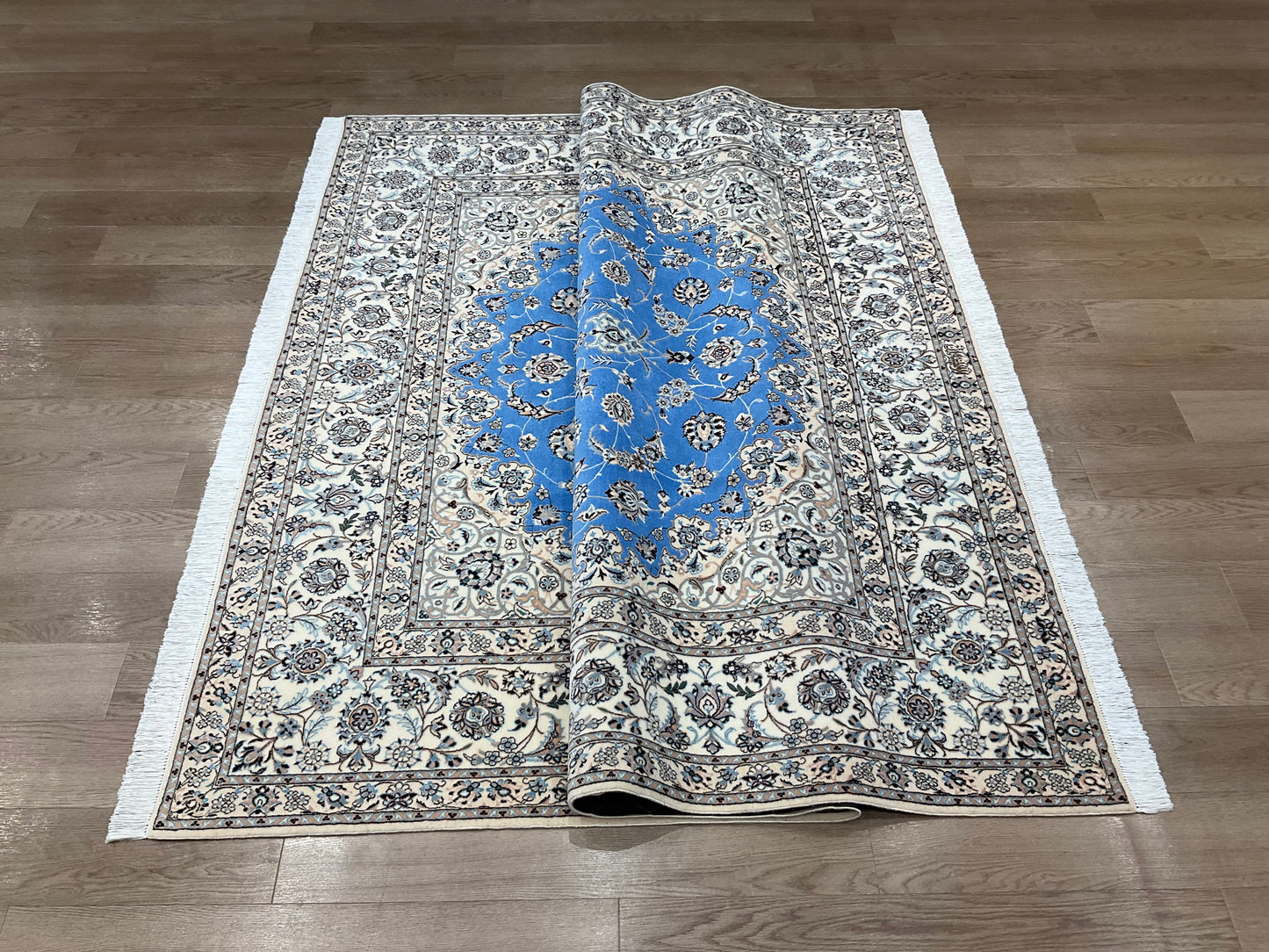 ナインシシラ ハビビアン工房 257cm x 210cm PS8623
