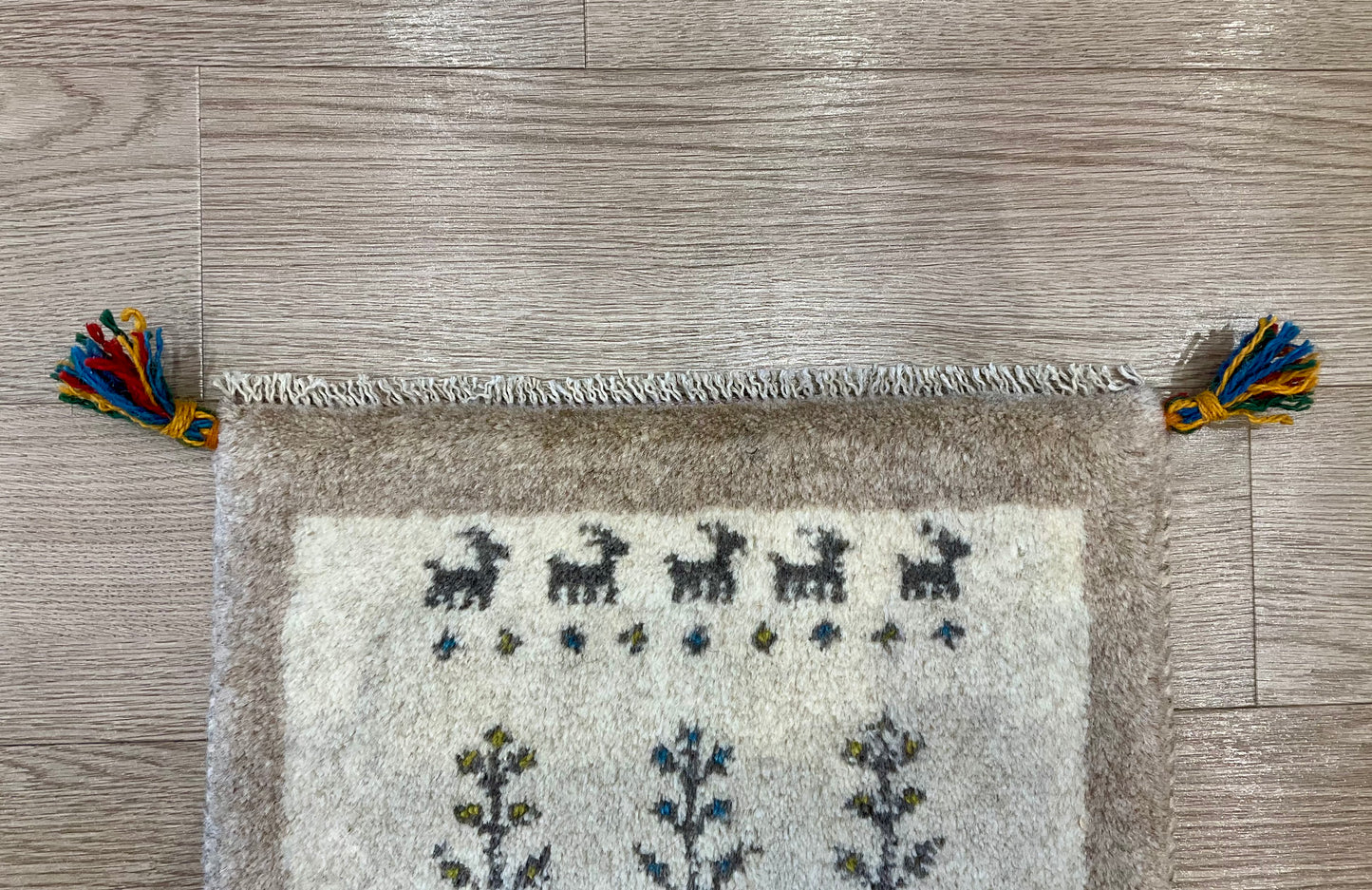 ギャッベ 44cm x 40cm Z1467