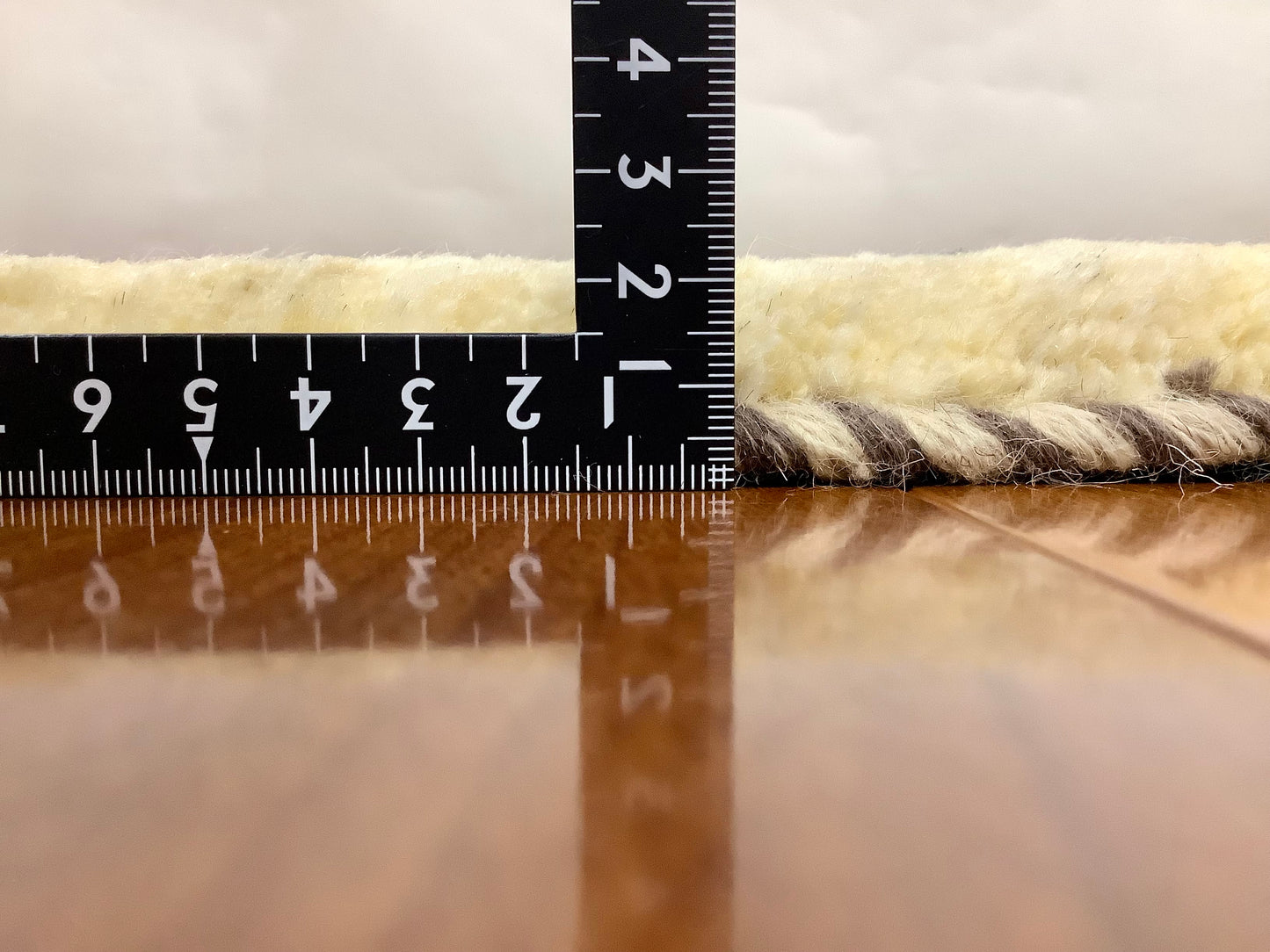 【オンライン限定】ギャッベ 85cm x 58cm RJ14220