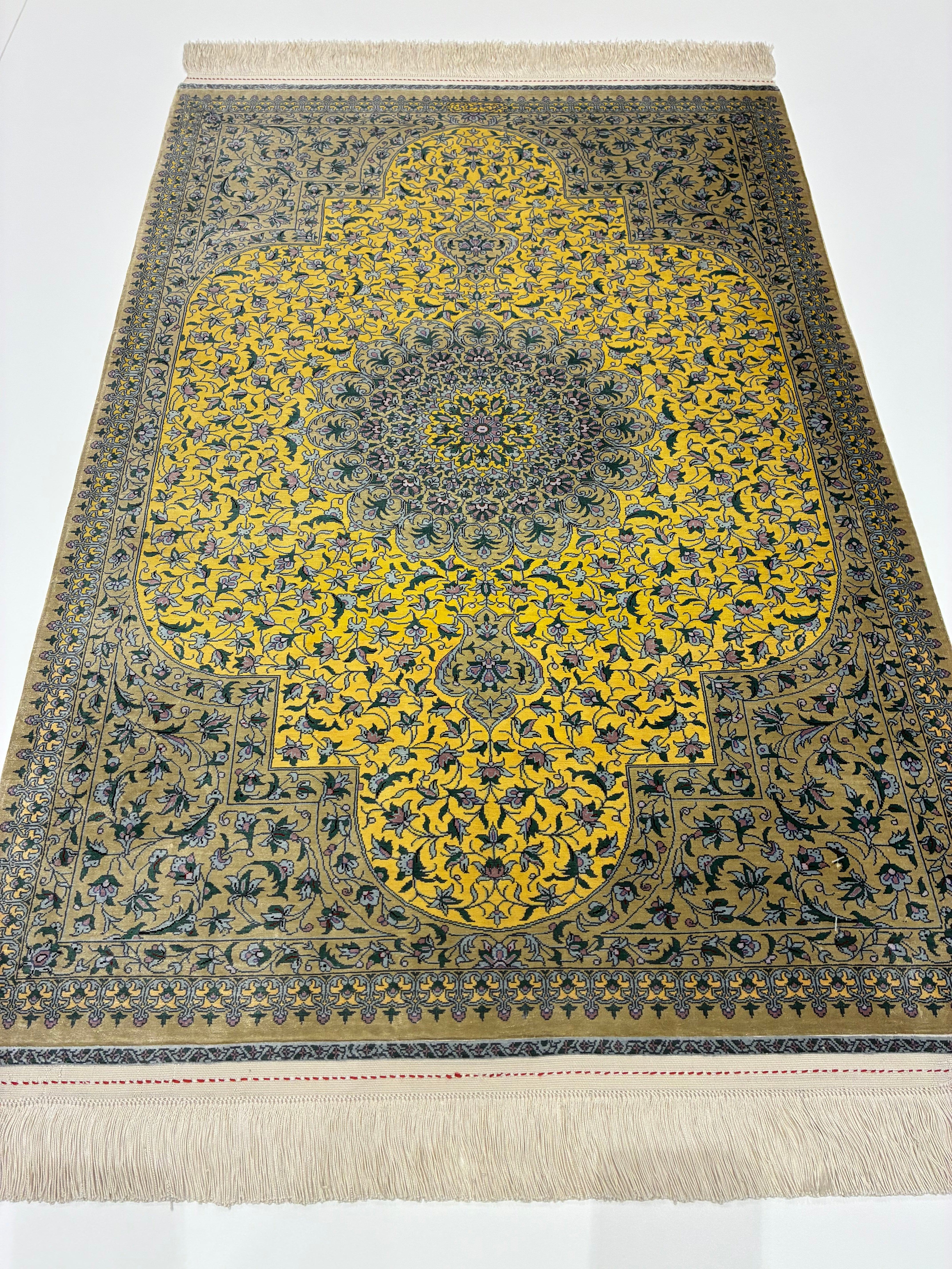 m*p様 チベットラムスキン1匹物約60×95cm2色染め 千葉店】クム マスミ工房 107cm x 71cm A22145 – ペルシャ絨毯専門店
