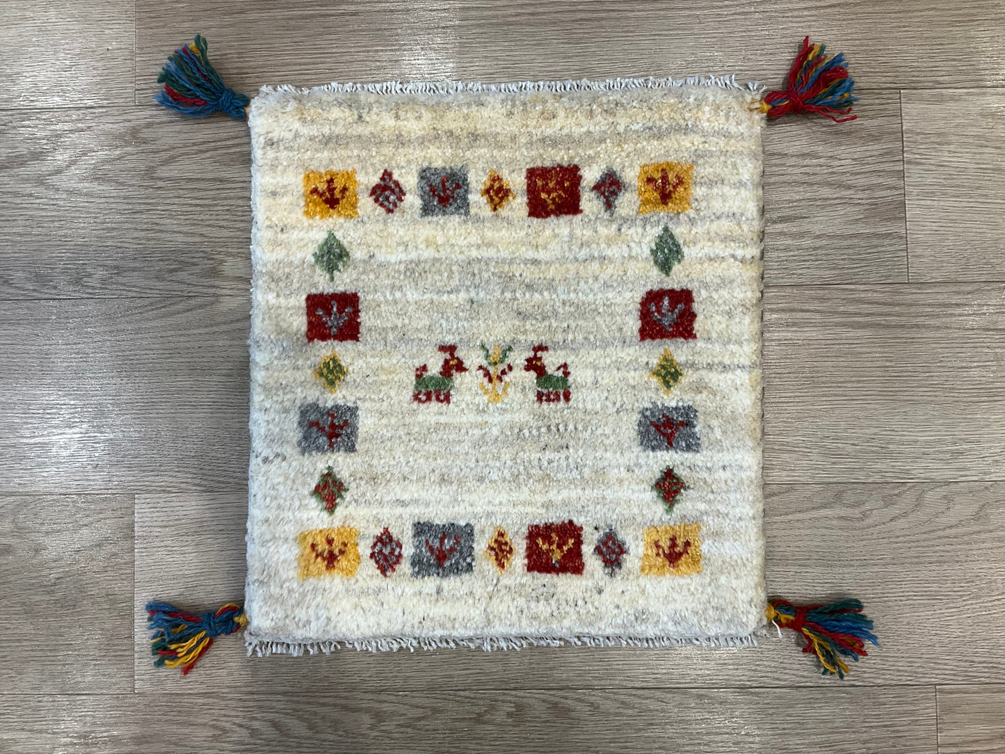 ギャッベ 41cm x 39cm T8701