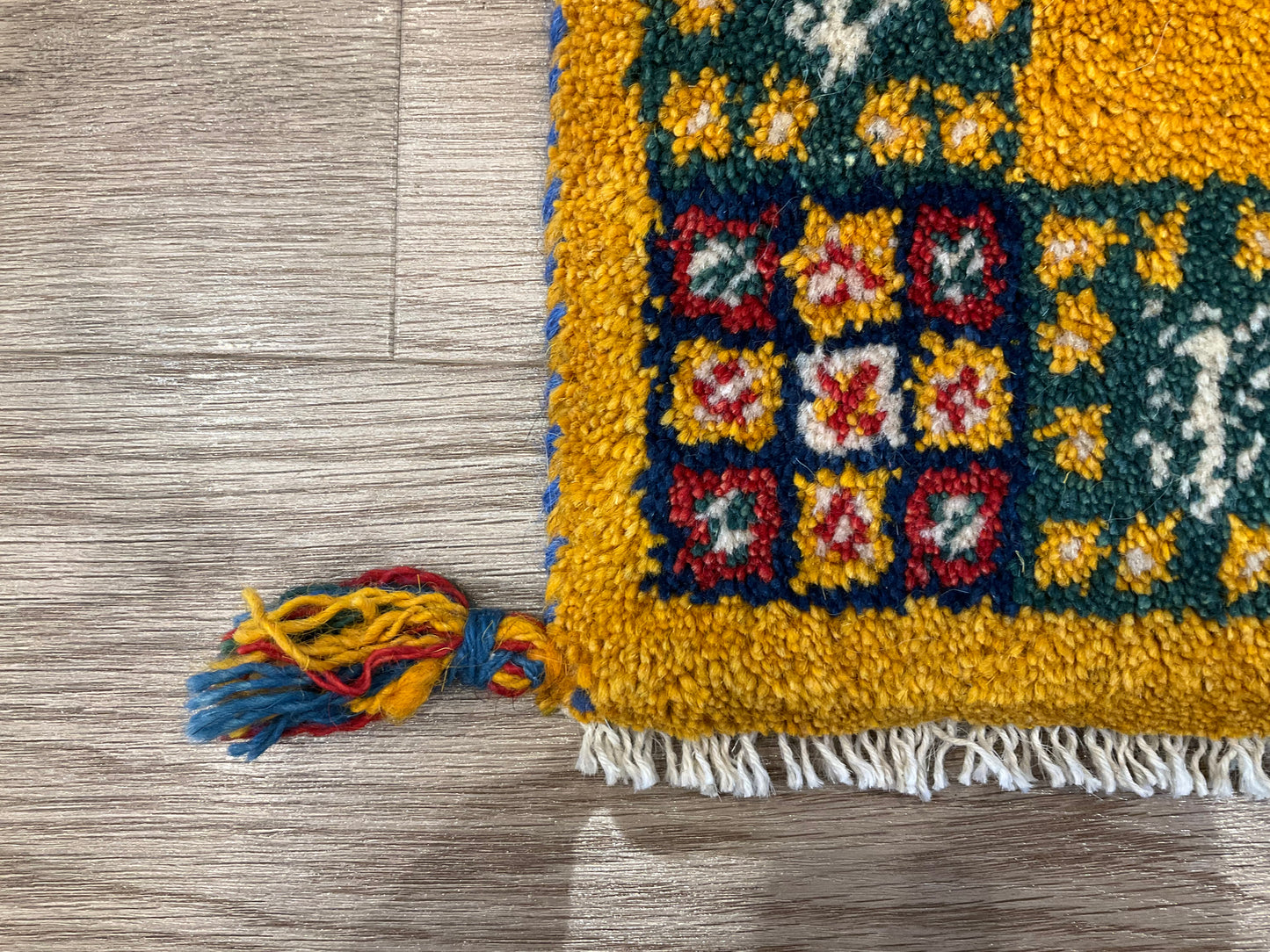 ギャッベ 41cm x 40cm T3856