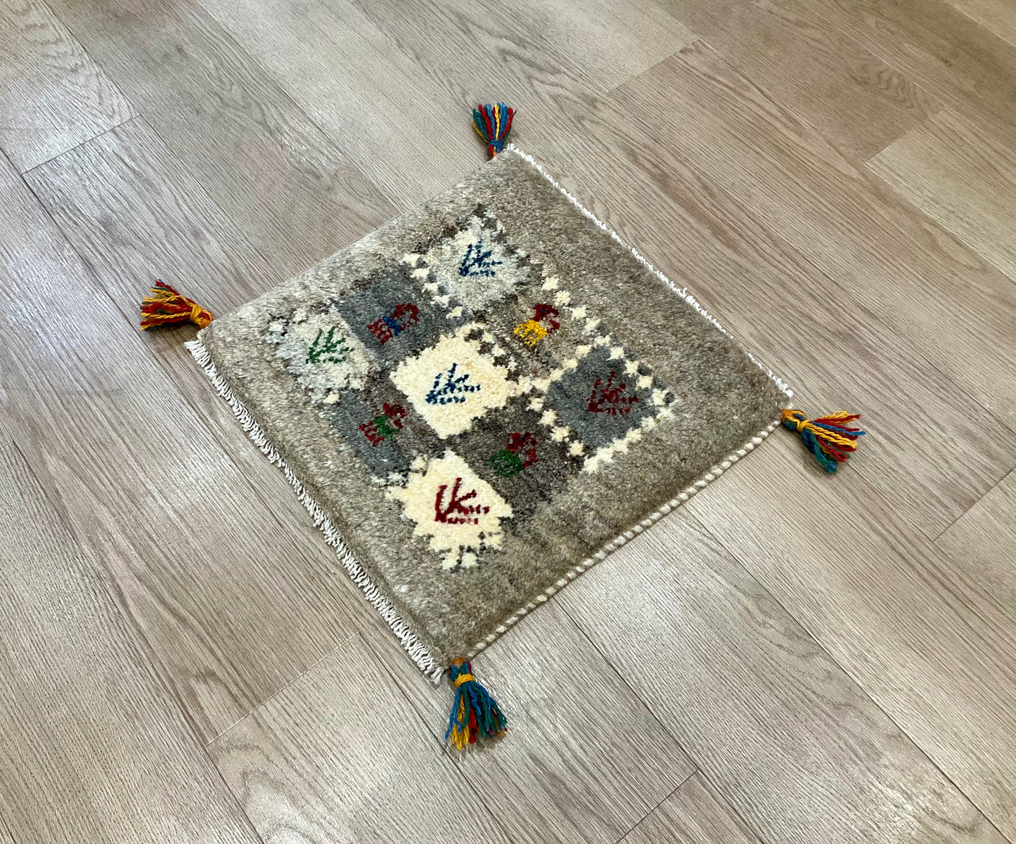 ギャッベ 42cm x 42cm Z1609